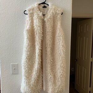 Love by Chesley faux fur vest in cream color